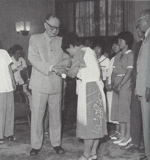 聂荣臻元帅与美穗子再次相见_缩小大小.jpg
