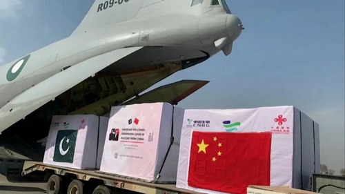 2021年2月1日,中国向巴基斯坦捐赠的新冠肺炎疫苗运抵伊斯兰堡_缩小大小.jpg