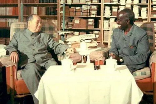 毛主席与卡翁达会面_缩小大小.jpg