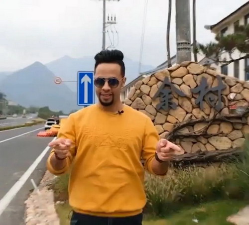 王慕林在余村_缩小大小.jpg