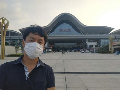 竹内亮在武汉_缩小大小.jpg