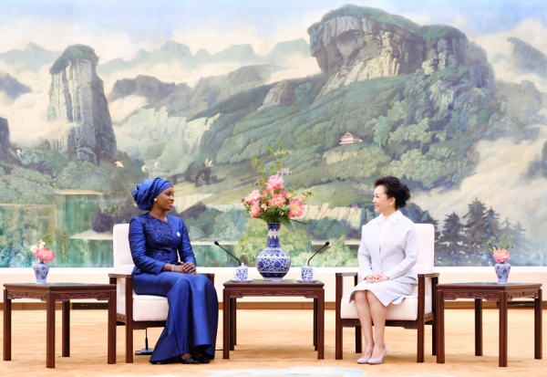 彭丽媛1.jpg