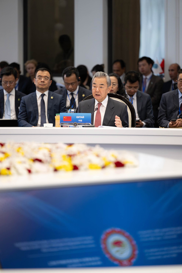 王 上海外长会1.jpg