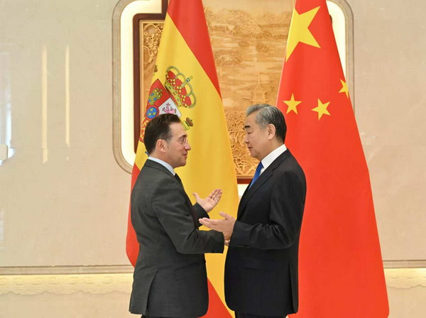 王毅 西班牙1.jpg