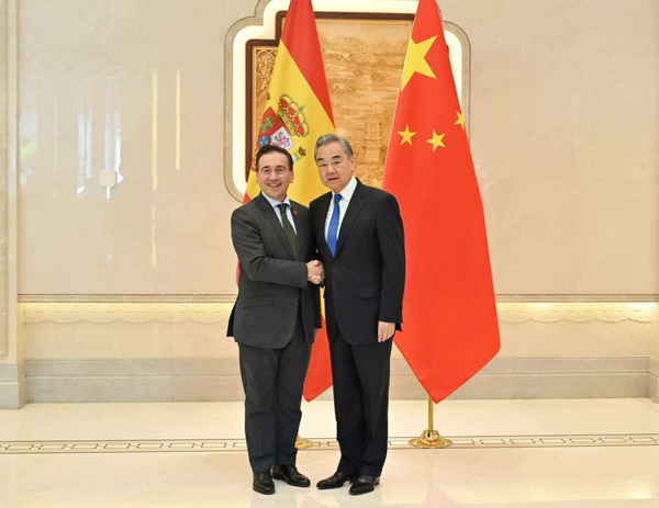 王毅 西班牙2.jpg