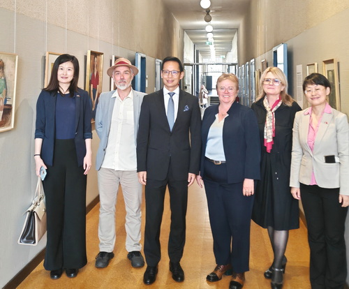 Chinese Ambassador to Iceland He Rulong Meets with Rector of the ...