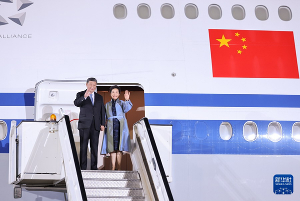 习近平抵达贝尔格莱德开始对塞尔维亚进行国事访问2.jpg