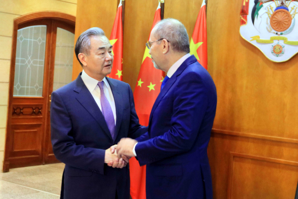 王毅 约旦副首相4.jpg