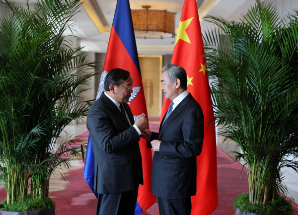 王毅 柬埔寨1.jpg