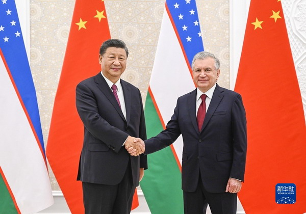 习近平同乌兹别克斯坦总统米尔济约耶夫会谈1.jpg
