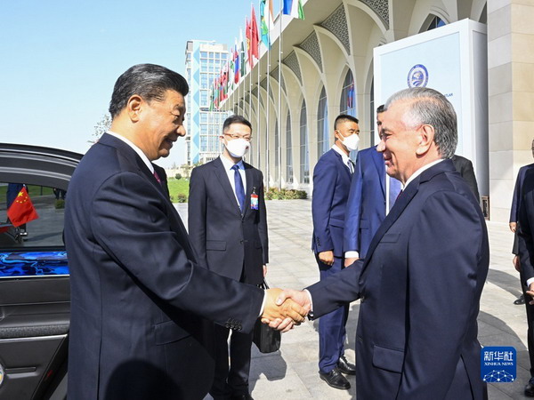 习近平同乌兹别克斯坦总统米尔济约耶夫会谈2.jpg