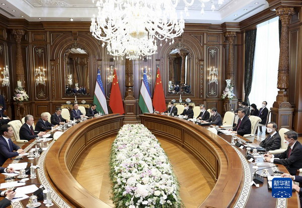 习近平同乌兹别克斯坦总统米尔济约耶夫会谈4.jpg
