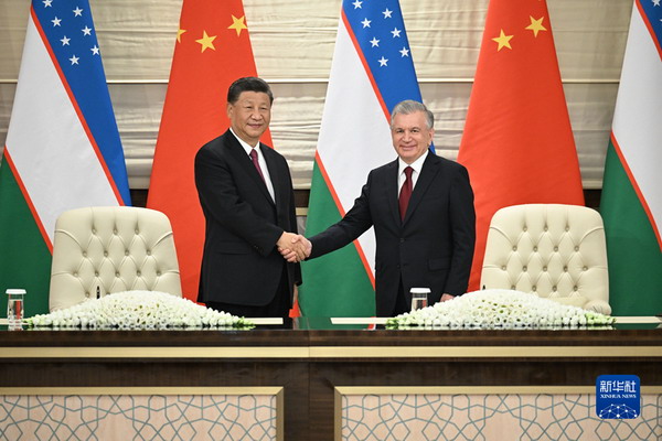 习近平同乌兹别克斯坦总统米尔济约耶夫会谈5.jpg