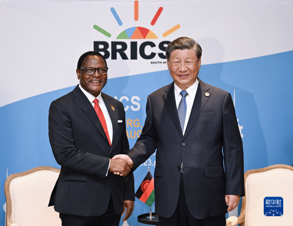 Xi Jinping Se Reúne con Presidente de Malaui Lazarus Chakwera