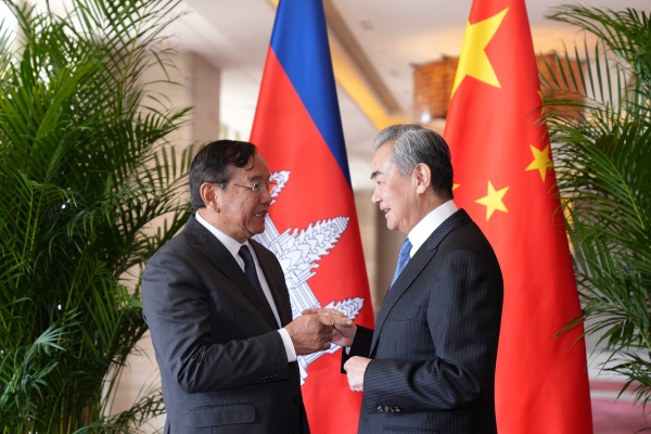 王毅 柬埔寨5.jpg