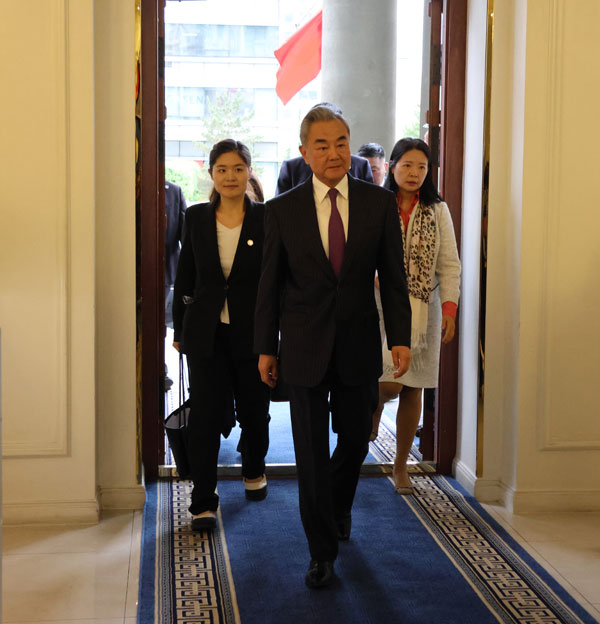 王毅同蒙古国外长巴特策策格会谈2.600.jpg