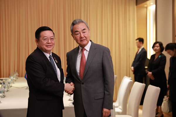 王毅会见东盟秘书长高金洪1.600.jpg