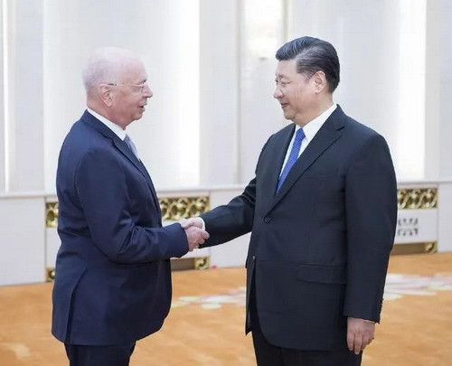习近平会见世界经济论坛主席施瓦布_缩小大小.jpg