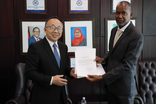 Chinese Ambassador to Botswana Fan Yong Presents Letter of ...