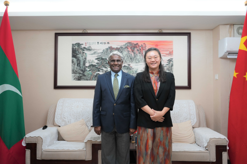 Chargé d'Affaires a.i. of the Chinese Embassy in Maldives He Fen Meets ...