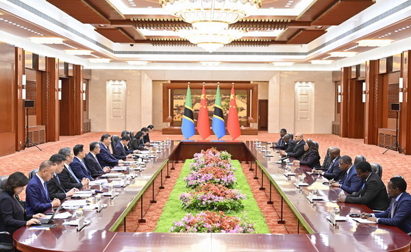 习近平会见坦桑尼亚总统哈桑2.jpg