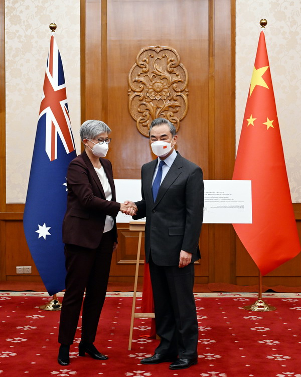 王毅:推动中澳关系回归初心、校准航向、重整行装再出发_中华人民共和国外交部