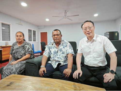 驻瑙鲁大使吕进会见瑙议长斯蒂芬_中华人民共和国外交部