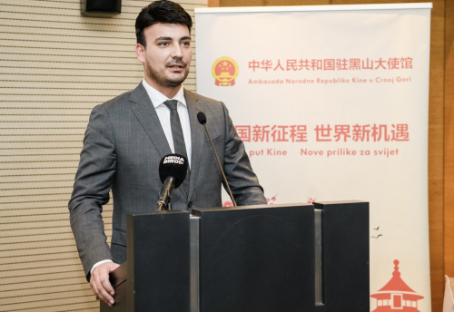 驻黑山大使范琨出席使馆在布德瓦市举办的党的二十大精神宣介会暨中国日活动_中华人民共和国外交部
