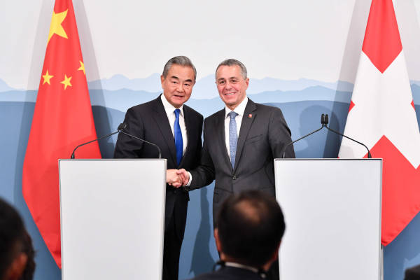 瑞2 共见记者4.jpg