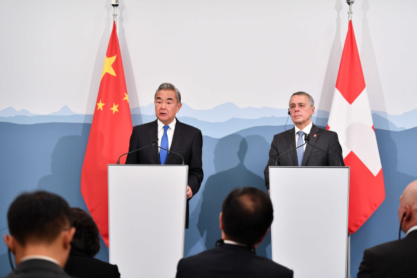 瑞2 共见记者1.jpg