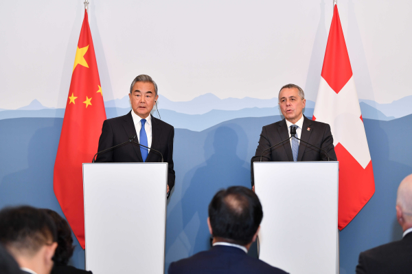 瑞2 共见记者2.jpg