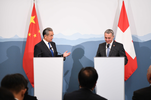 瑞2 共见记者3.jpg