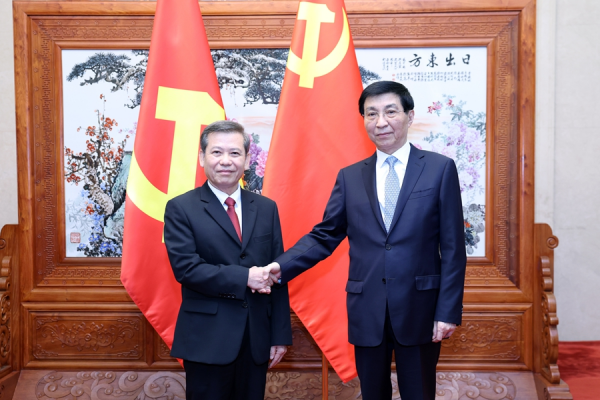 王沪宁会见越南共产党代表团.jpg