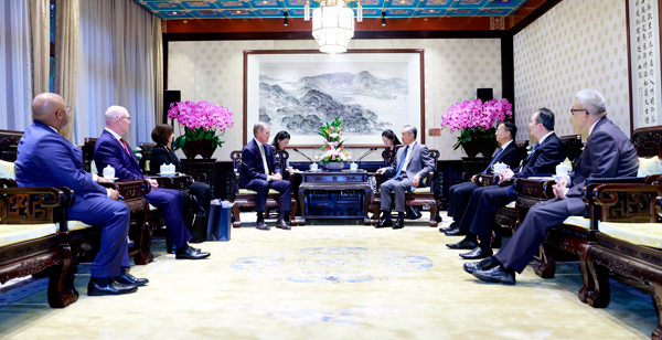 王毅会见美国驻华大使庞德伟2.600.jpg