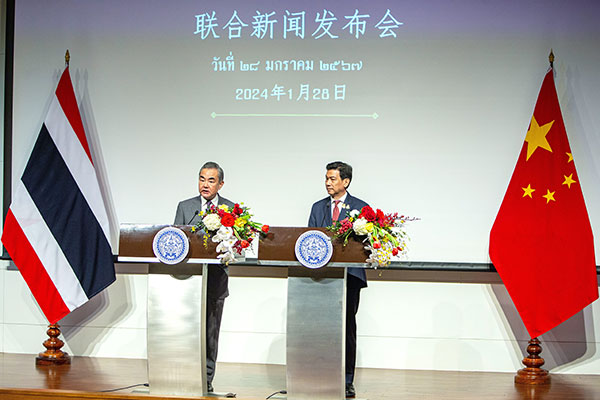 迈入.600.jpg