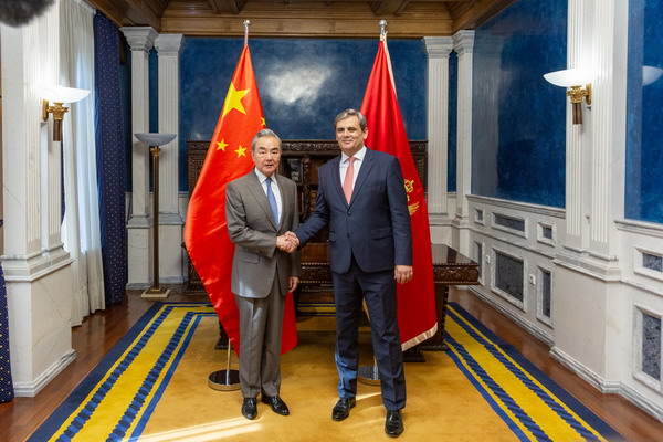 黑山外长2_缩小大小.jpg