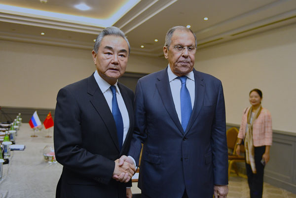 王毅会见俄罗斯外长拉夫罗夫1.600.jpg