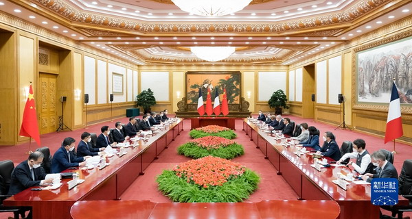 习近平同法国总统马克龙举行会谈2_缩小大小.jpg