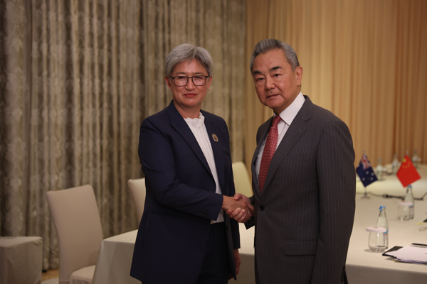 王毅会见澳大利亚外长黄英贤1.600.jpg