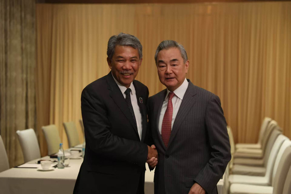 王毅会见马来西亚外长穆罕默德1.600.jpg