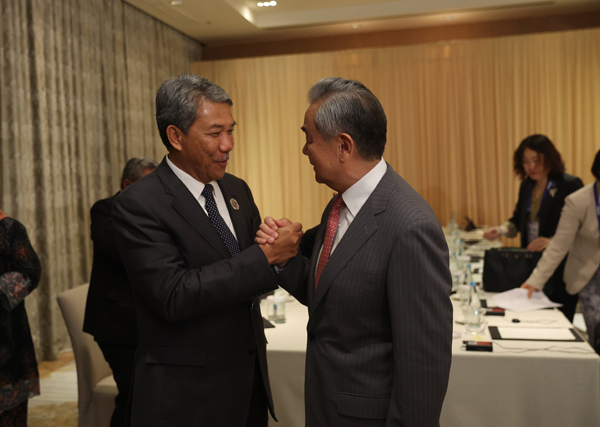 王毅会见马来西亚外长穆罕默德2.600.jpg