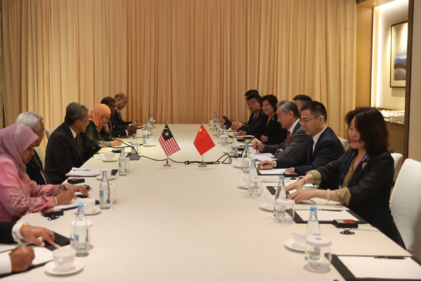 王毅会见马来西亚外长穆罕默德3.600.jpg