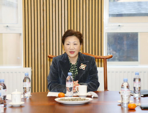 驻贝尔法斯特总领事张美芳出席“温暖迎春·共庆中国年”春节包发放仪式_中华人民共和国外交部