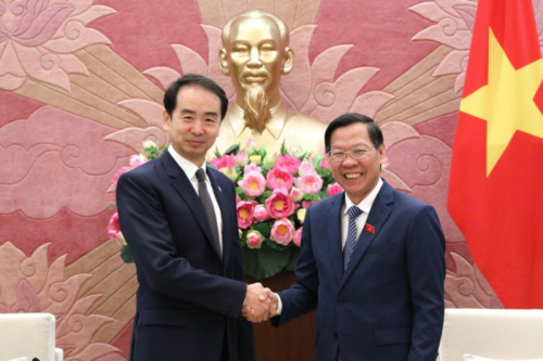 驻越南大使何炜会见越国会财经委员会主任潘文迈_中华人民共和国外交部