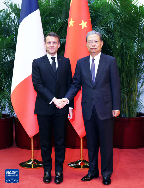 赵乐际会见法国总统马克龙.jpg