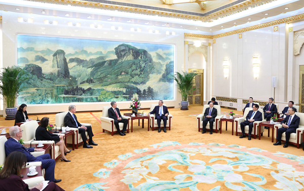 李强会见美国国会参议员代表团.jpg