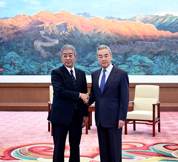 王毅会见日本国际贸易促进协会会长岩屋毅1.600.jpg